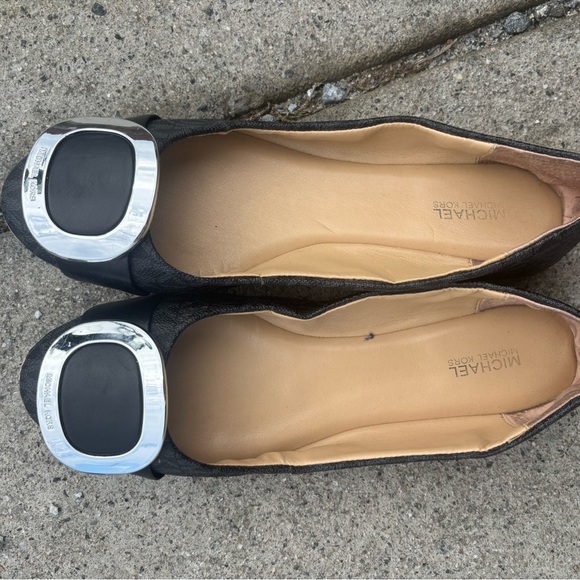 Michael Kors Logo Buckle Ballet Flats – Size 8.5M - Picture 2 of 5
